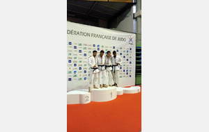 5af73e480b991_podium1.jpg