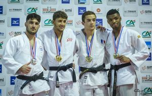 5af73e4c66317_podium2.jpg